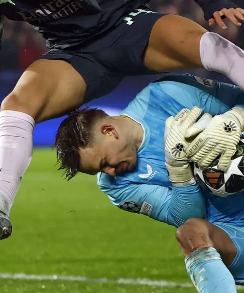 Portiere ferito due volte in testa, grande spavento allo stadio. Foto