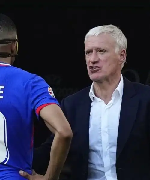 Kylian Mbappé spegne i rumors su Didier Deschamps