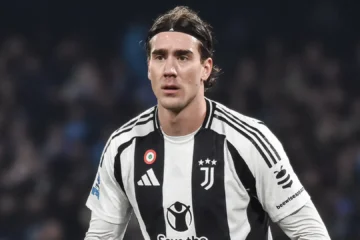 Dusan Vlahovic: il Ct della Serbia tira una stoccata a Thiago Motta e alla Juventus