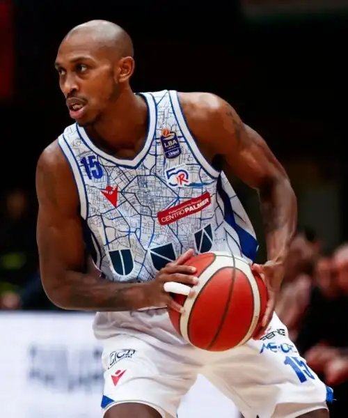 Jamar Smith resta in biancorosso