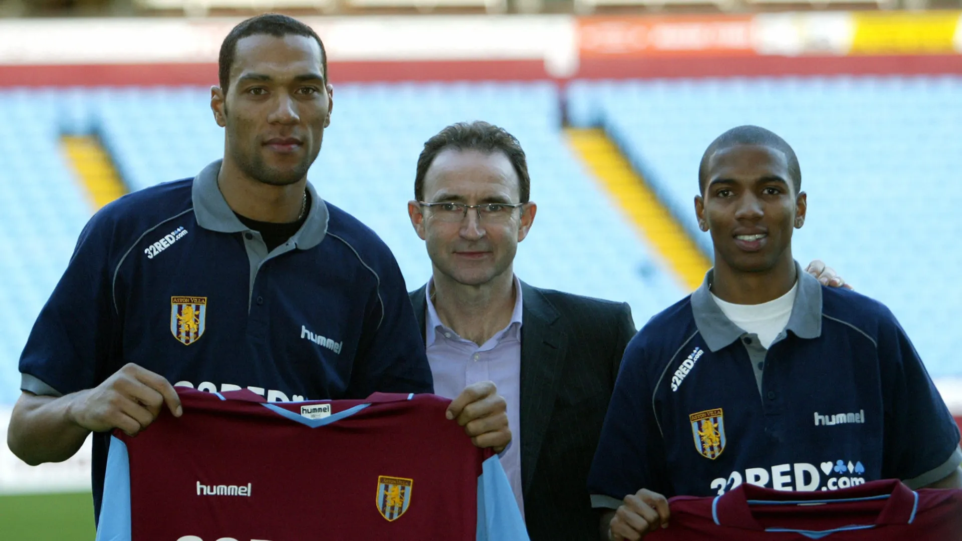 L'Aston Villa ha deciso di acquistarlo nel 2007, poi ha giocato in prestito allo Stoke City
