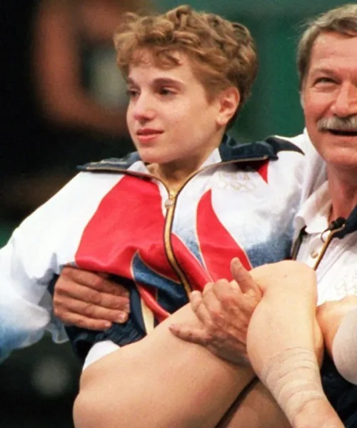 Storica impresa di Kerri Strug: medaglia d’oro con una gamba sola. Foto