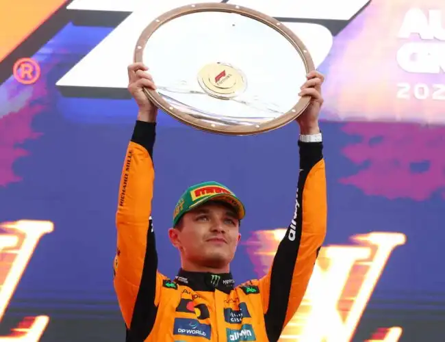 F1, GP Australia: Lando Norris si gode la vittoria