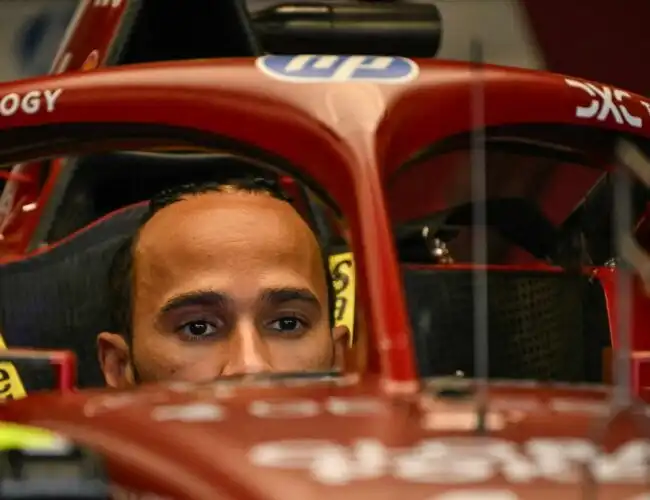 Lewis Hamilton stroncato dalla stampa inglese