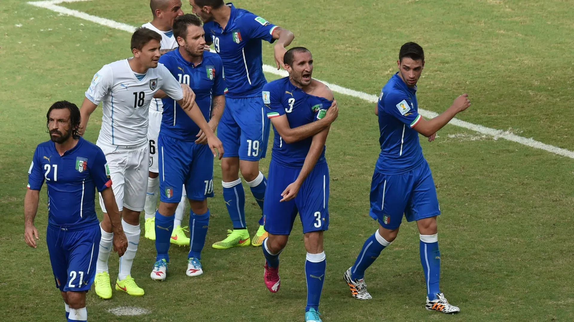 Chiellini e compagni richiamarono subito l'attenzione dell'arbitro
