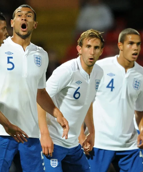 Il miglior talento della Premier League è finito in un cantiere. Foto