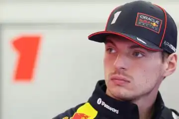 Max Verstappen non vede Charles Leclerc e Lewis Hamilton davanti