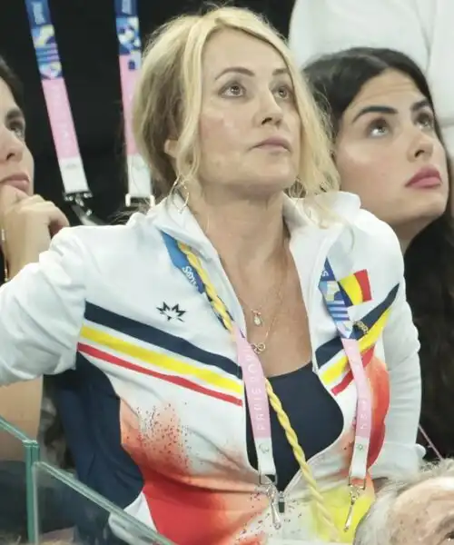 Nadia Comaneci si rimette in tuta e sbalordisce tutti: le foto