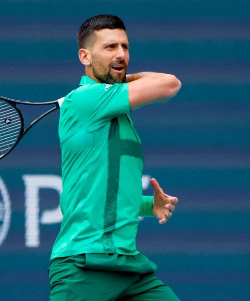 Novak Djokovic sprona i più giovani a spodestare Jannik Sinner