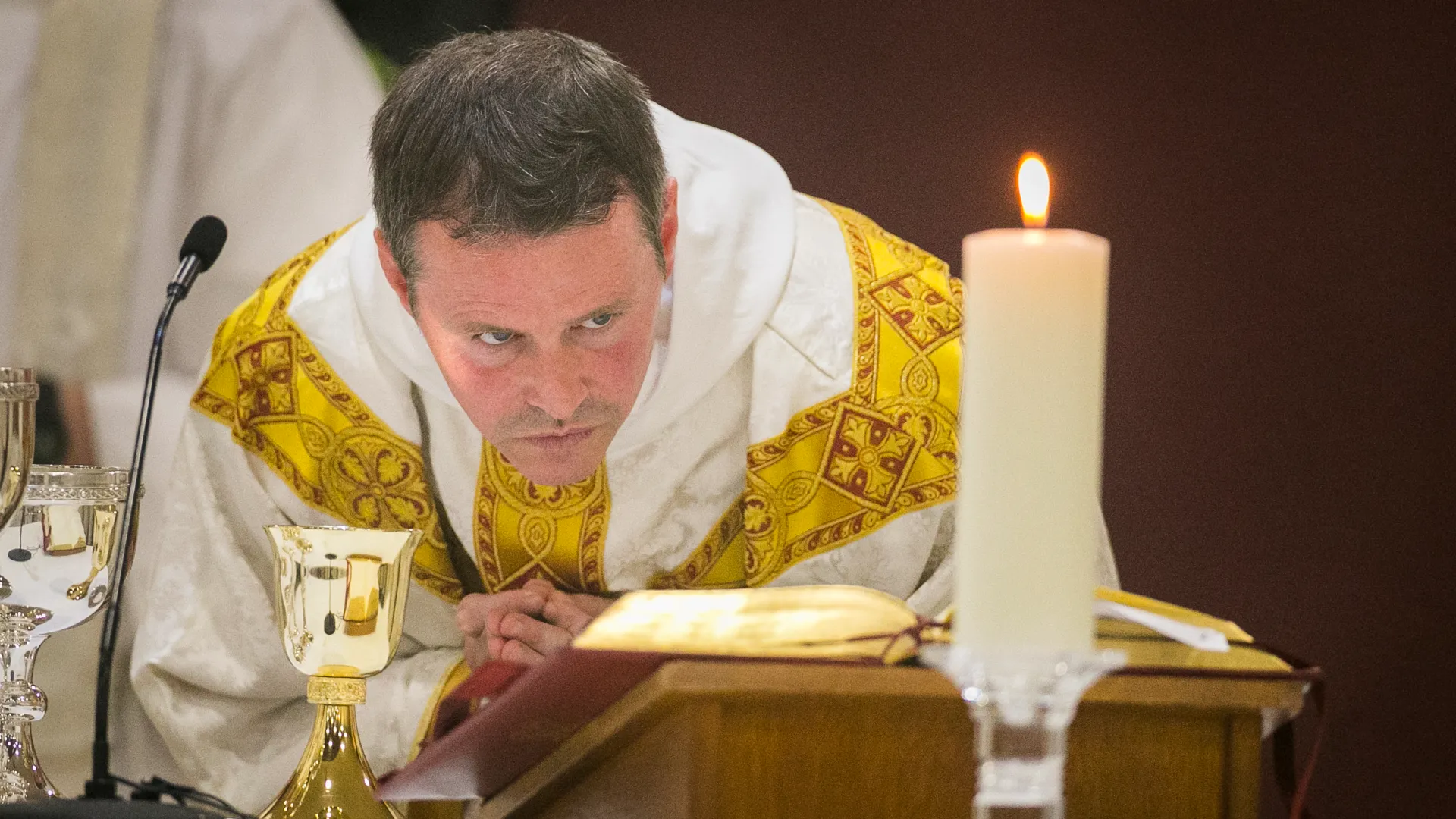 Dopo il ritiro, ha studiato filosofia a Belfast e si è avvicinato alla Chiesa cattolica
