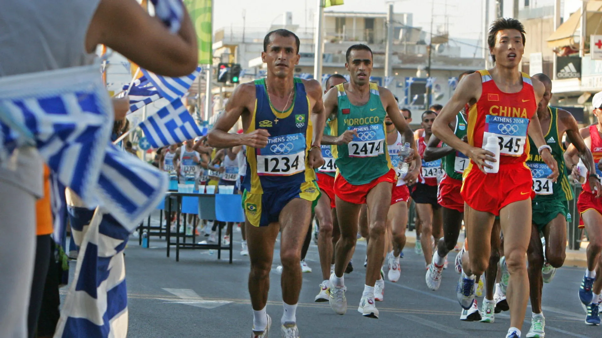 Il 29 agosto 2004 era in testa alla maratona olimpica di Atene, a pochi chilometri dalla gloria
