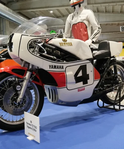 Emoziona ancora la Yamaha TZ 750 di Giacomo Agostini: le foto