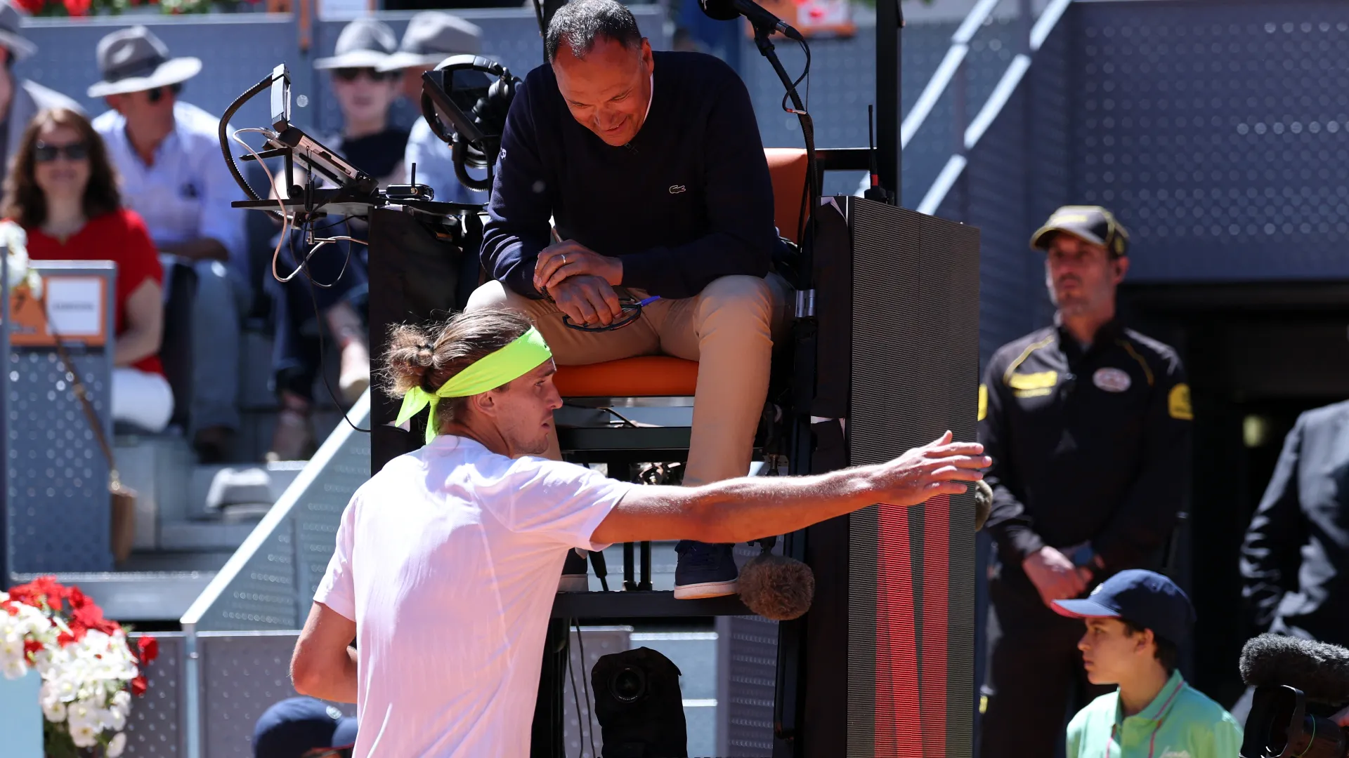 L'arbitro ha dato buono un punto di Davidovich Fokina che secondo Zverev era invece fuori
