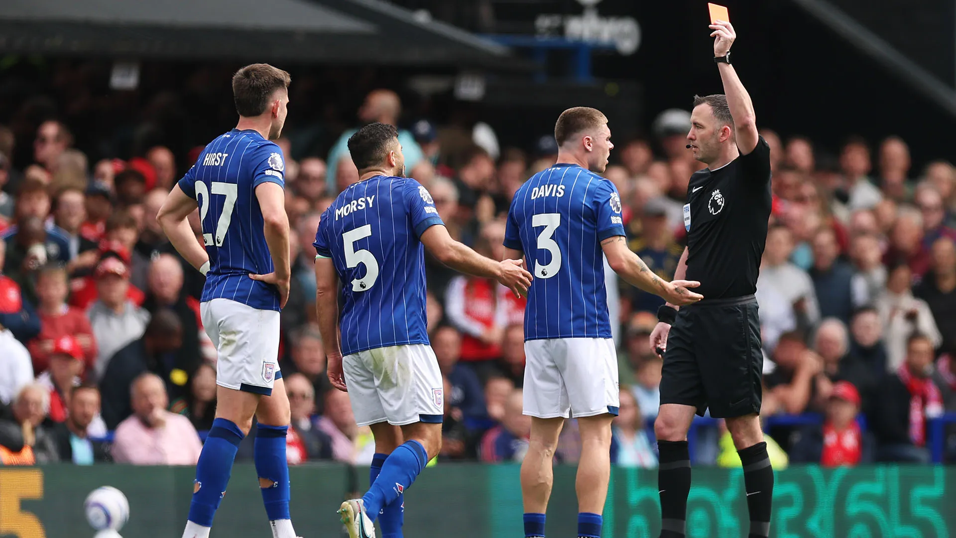 Intanto Leif è stato giustamente espulso dall'arbitro
