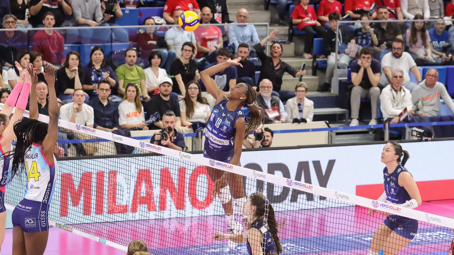 Mercoledì 16 aprile alle ore 20:30 (diretta Rai Sport, DAZN e VBTV) la formazione di coach Lavarini scenderà in campo per Gara 1 contro l’ormai ben conosciuta Prosecco Doc Imoco Conegliano, in una Serie al meglio delle cinque partite. 